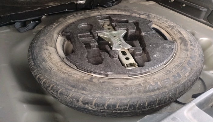 2020 Maruti Vitara Brezza VXI, Petrol, Manual, 39,456 km, tyre