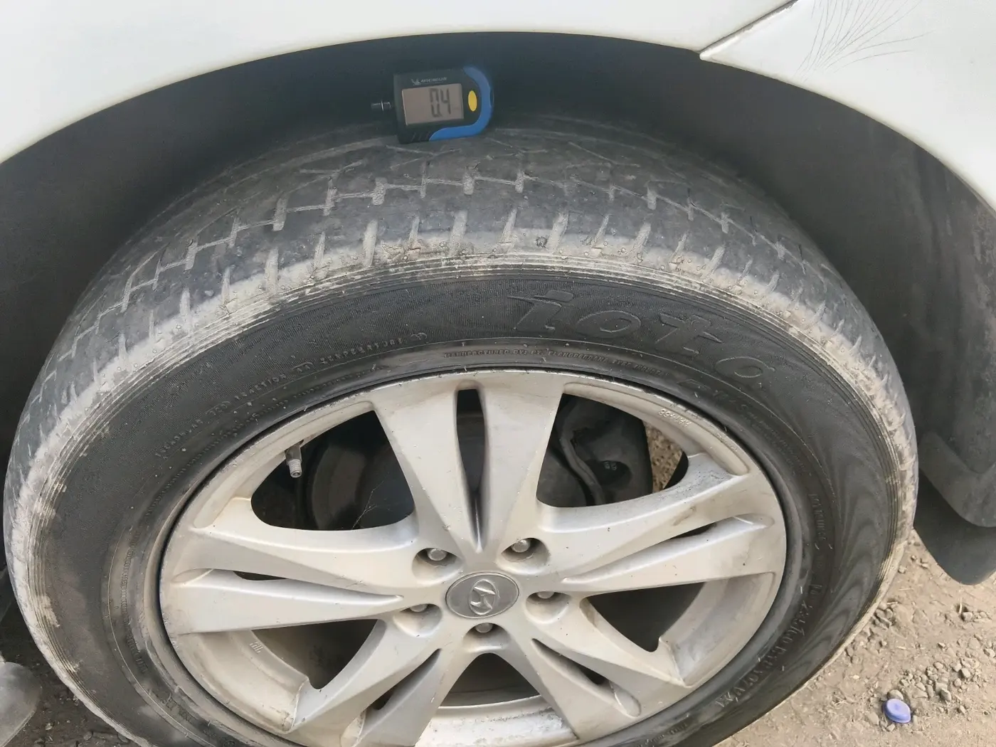 2011 Hyundai Santa Fe 2 WD, Diesel, Manual, 1,42,004 km, tyre