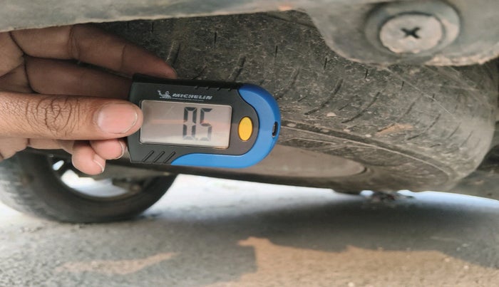 2011 Hyundai Santa Fe 2 WD, Diesel, Manual, 1,42,004 km, tyre