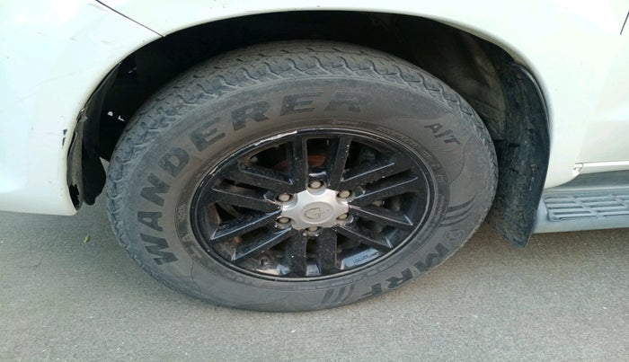 2012 Toyota Fortuner 3.0 4X4 MT, Diesel, Manual, 2,27,290 km, tyre