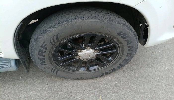 2012 Toyota Fortuner 3.0 4X4 MT, Diesel, Manual, 2,27,290 km, tyre