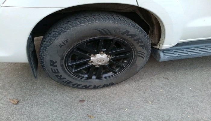 2012 Toyota Fortuner 3.0 4X4 MT, Diesel, Manual, 2,27,290 km, tyre