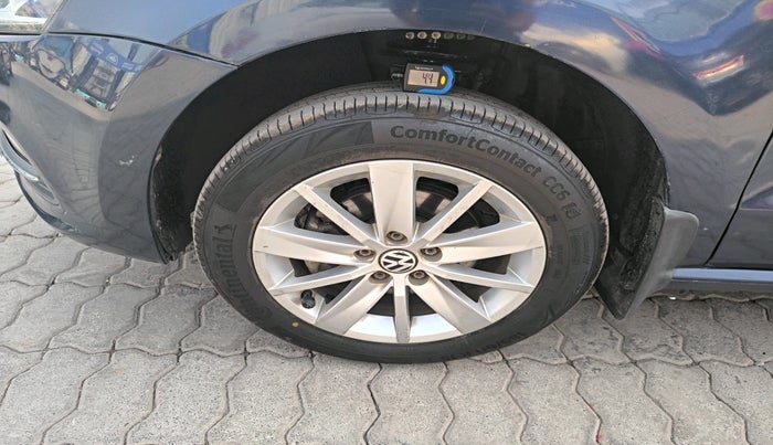 2015 Volkswagen Polo HIGHLINE1.2L, Petrol, Manual, 99,065 km, tyre