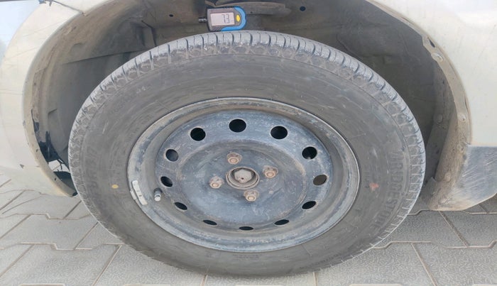 2012 Maruti Swift VDI, Diesel, Manual, 2,63,448 km, tyre