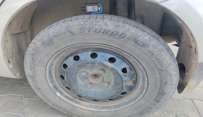 2012 Maruti Swift VDI, Diesel, Manual, 2,63,448 km, tyre