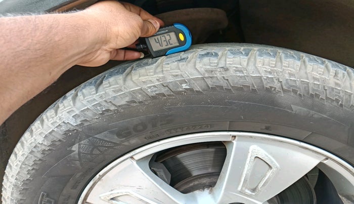 2012 Mahindra XUV500 W8, Diesel, Manual, 1,04,408 km, tyre