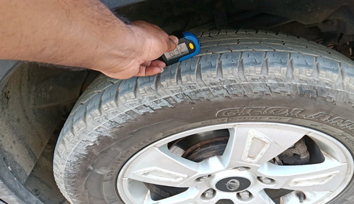 2012 Mahindra XUV500 W8, Diesel, Manual, 1,04,408 km, tyre