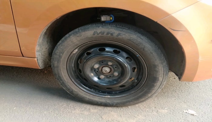 2017 Tata Tiago XT PETROL, Petrol, Manual, 93,581 km, tyre