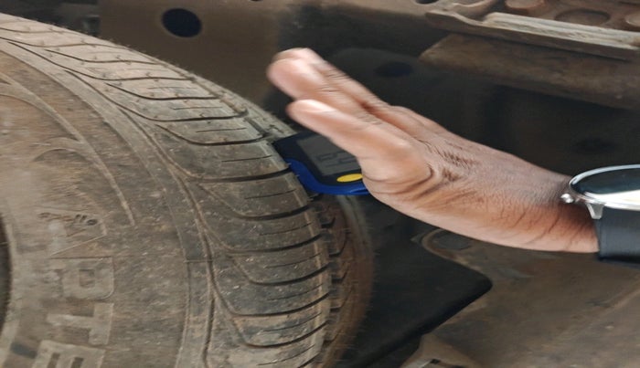 2022 Toyota Innova Crysta 2.7 VX 7 STR, Petrol, Manual, 40,813 km, tyre