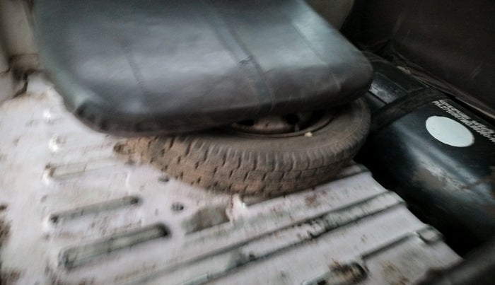 2011 Maruti Eeco 5 STR, Petrol, Manual, 60,724 km, tyre