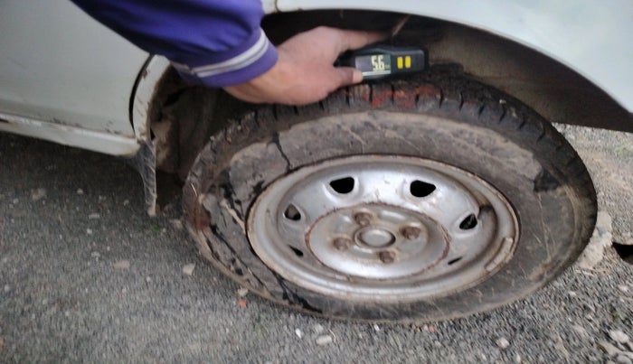 2011 Maruti Eeco 5 STR, Petrol, Manual, 60,724 km, tyre