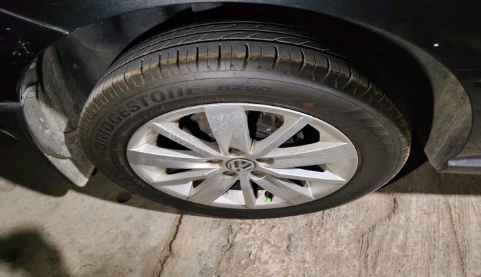 2017 Volkswagen Polo HIGHLINE1.2L, Petrol, Manual, 78,605 km, tyre