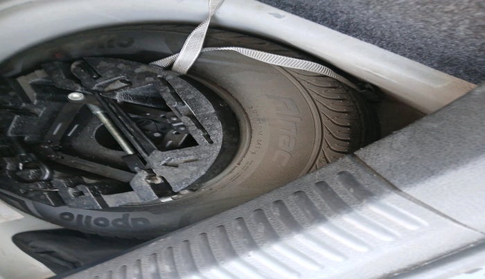 2018 Volkswagen Polo HIGHLINE PLUS 1.0 16 ALLOY, Petrol, Manual, 57,880 km, tyre