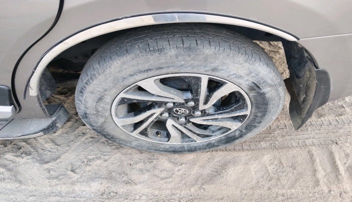 2022 Toyota Innova Crysta 2.4 VX 7 STR, Diesel, Manual, 54,135 km, tyre