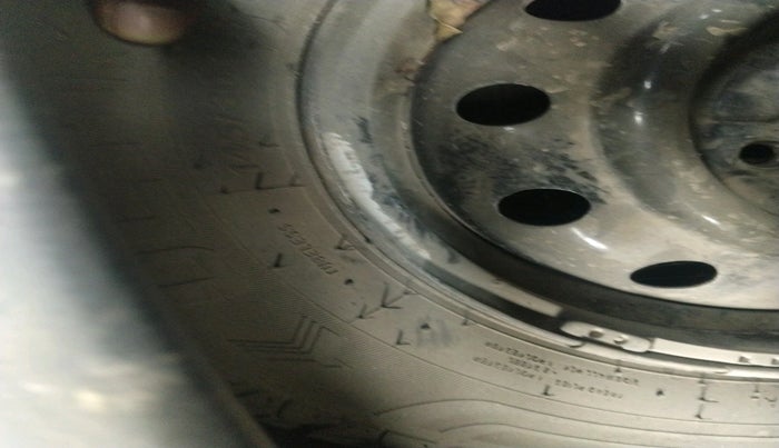 2011 Maruti Wagon R 1.0 LXI CNG, Petrol, Manual, 70,452 km, tyre