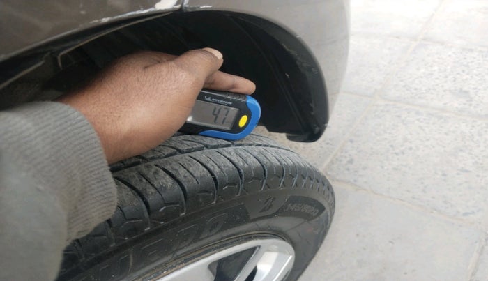 2011 Maruti Wagon R 1.0 LXI CNG, Petrol, Manual, 70,452 km, tyre