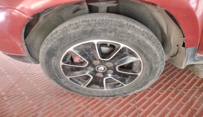 2017 Renault Duster 110 PS RXZ 4X2 AMT DIESEL, Diesel, Automatic, 2,42,506 km, tyre