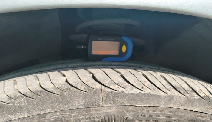 2018 Maruti Dzire ZXI, Petrol, Manual, 95,333 km, tyre