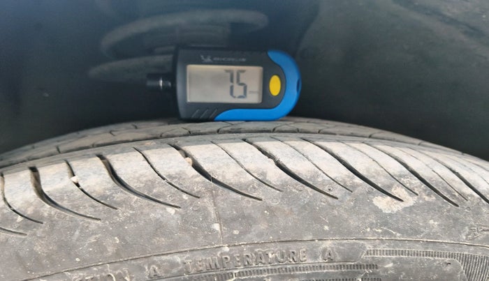 2018 Maruti Dzire ZXI, Petrol, Manual, 95,333 km, tyre