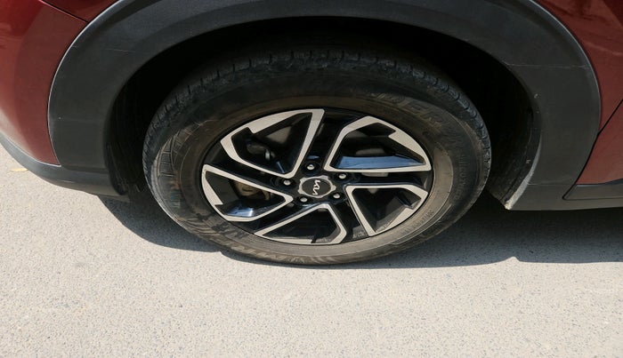 2023 KIA CARENS PRESTIGE PLUS 1.5 IMT DIESEL 7 STR, Diesel, Manual, 25,940 km, tyre