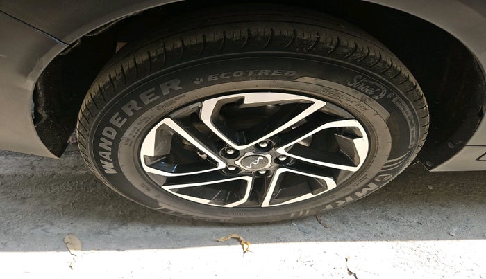 2023 KIA CARENS PRESTIGE PLUS 1.5 IMT DIESEL 7 STR, Diesel, Manual, 25,940 km, tyre