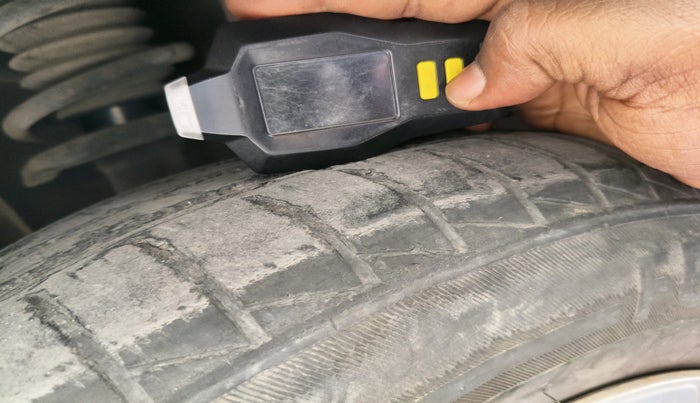 2020 Renault TRIBER RXL AMT, Petrol, Automatic, 37,769 km, tyre