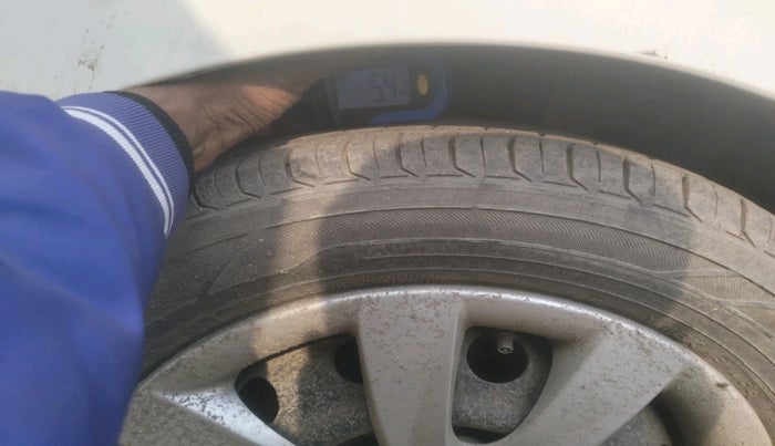 2013 Hyundai Eon MAGNA +, Petrol, Manual, 57,000 km, tyre