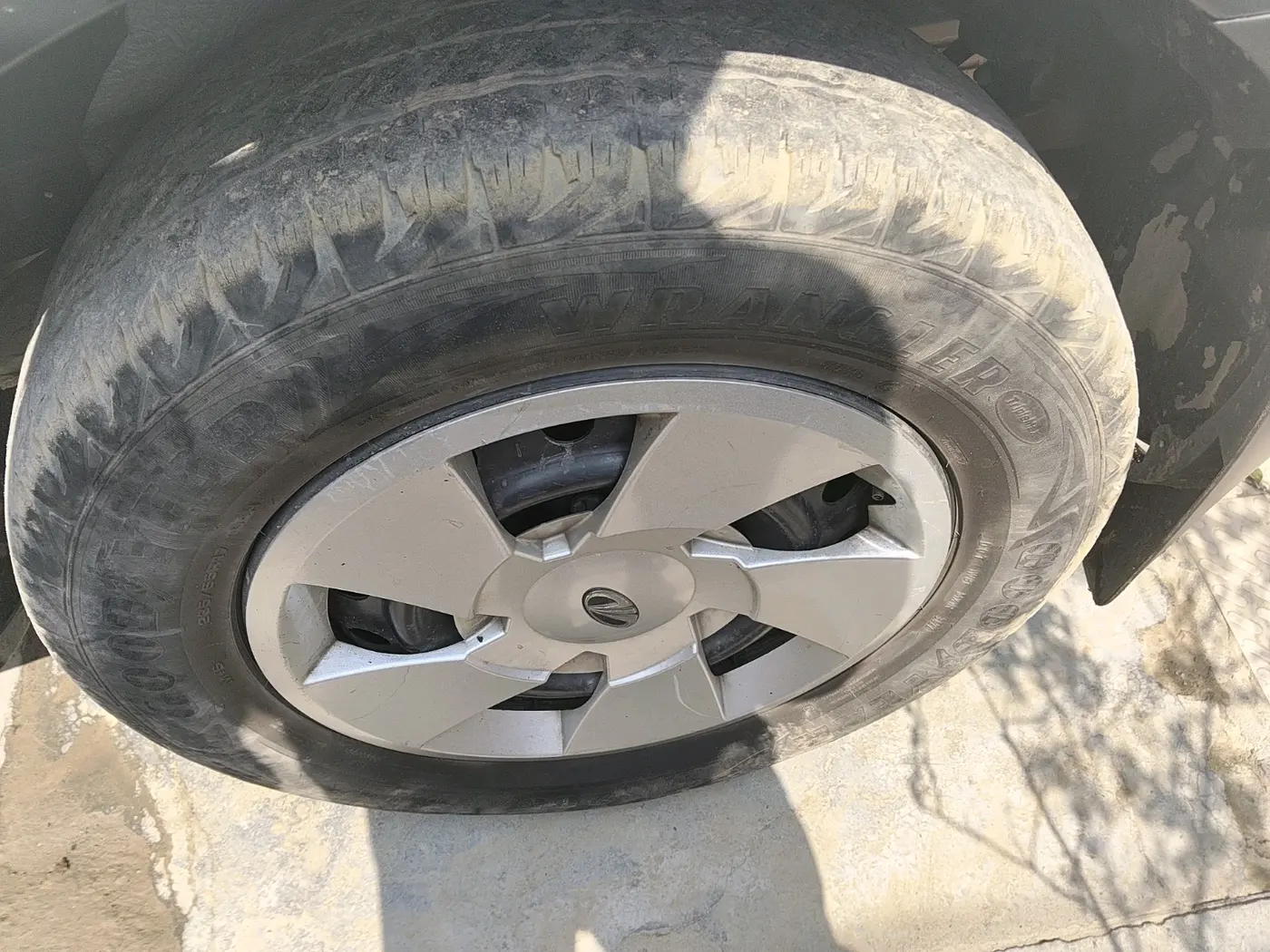 2018 Mahindra XUV500 W7, Diesel, Manual, 1,70,000 km, tyre