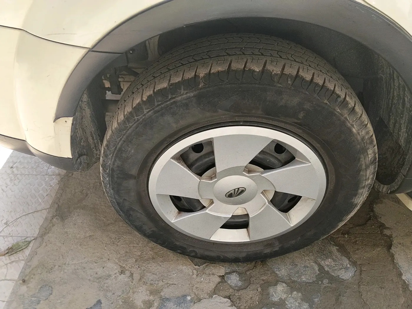 2018 Mahindra XUV500 W7, Diesel, Manual, 1,70,000 km, tyre
