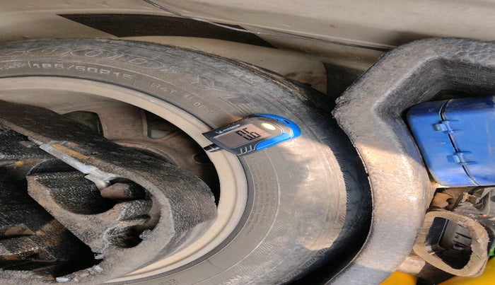 2011 Volkswagen Vento COMFORTLINE 1.6, Petrol, Manual, 95,604 km, tyre