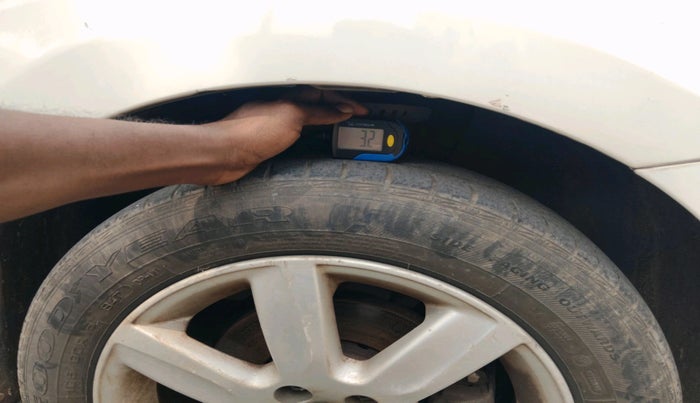 2011 Volkswagen Vento COMFORTLINE 1.6, Petrol, Manual, 95,604 km, tyre