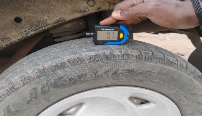 2012 Maruti Eeco 7 STR, CNG, Manual, 1,33,560 km, tyre