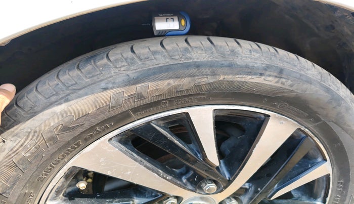 2021 Toyota Innova Crysta 2.4 ZX 7 STR, Diesel, Manual, 82,457 km, tyre