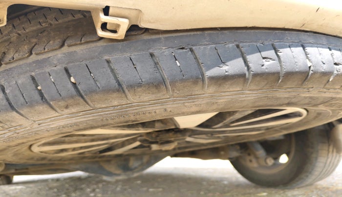 2021 Toyota Innova Crysta 2.4 ZX 7 STR, Diesel, Manual, 82,457 km, tyre