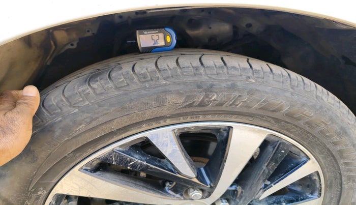 2021 Toyota Innova Crysta 2.4 ZX 7 STR, Diesel, Manual, 82,457 km, tyre