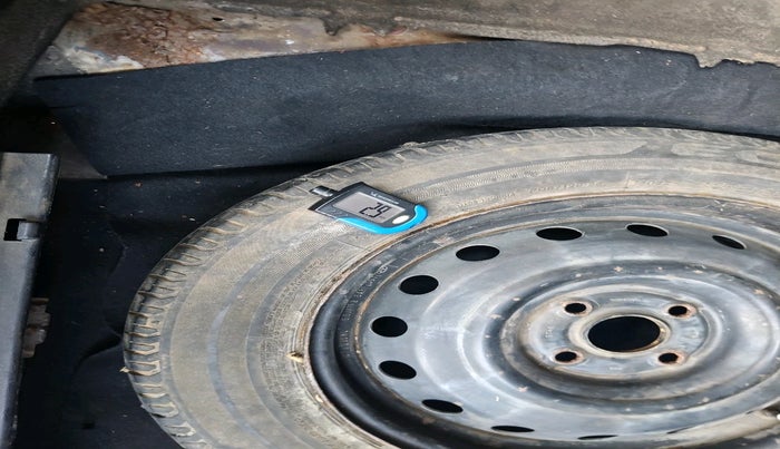 2011 Hyundai Verna FLUIDIC 1.4 VTVT, Petrol, Manual, 49,682 km, tyre