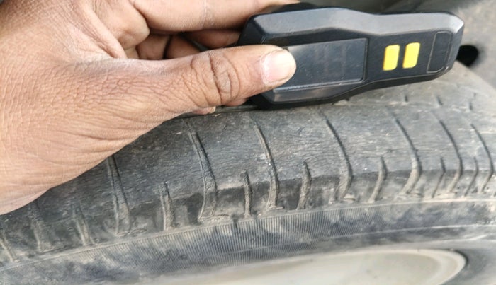 2018 Toyota Innova Crysta 2.4 GX 8 STR, Diesel, Manual, 1,65,053 km, tyre