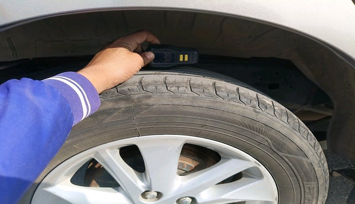 2018 Toyota Innova Crysta 2.4 GX 8 STR, Diesel, Manual, 1,65,053 km, tyre