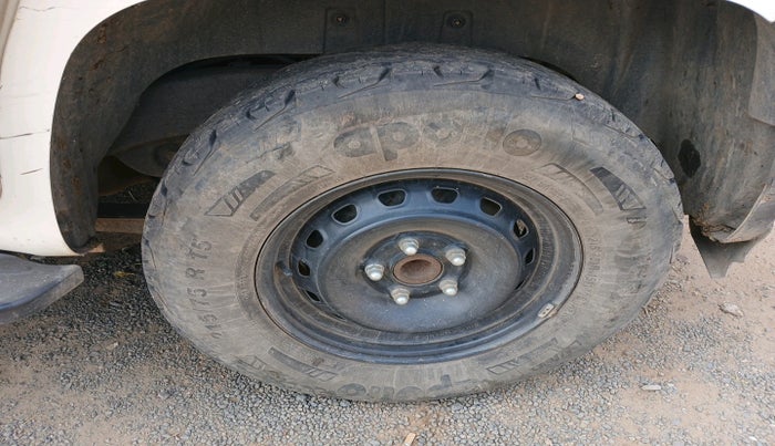 2017 Mahindra TUV300 T8, Diesel, Manual, 1,38,935 km, tyre