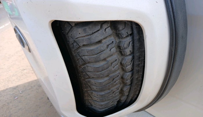 2017 Mahindra TUV300 T8, Diesel, Manual, 1,38,935 km, tyre