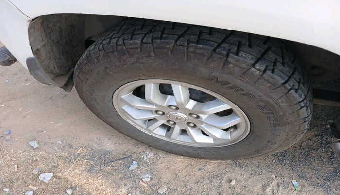 2017 Mahindra TUV300 T8, Diesel, Manual, 1,38,935 km, tyre