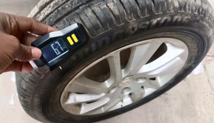 2012 Maruti Swift ZXI, Petrol, Manual, 73,915 km, tyre