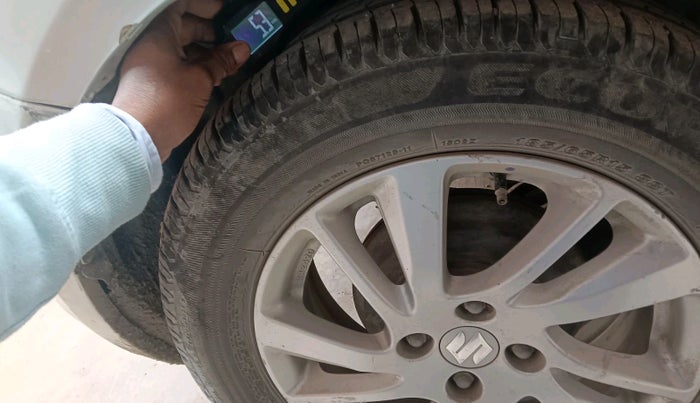 2012 Maruti Swift ZXI, Petrol, Manual, 73,915 km, tyre