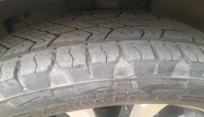 2021 Nissan Kicks XV 1.5, Petrol, Manual, 1,17,764 km, tyre