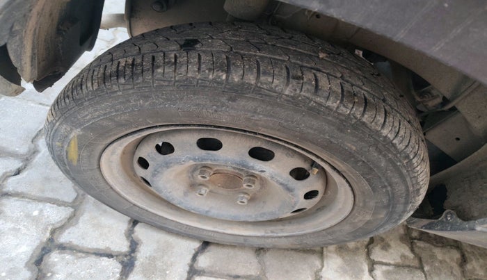 2016 Mahindra Kuv100 K4 6 STR, Petrol, Manual, 87,792 km, tyre