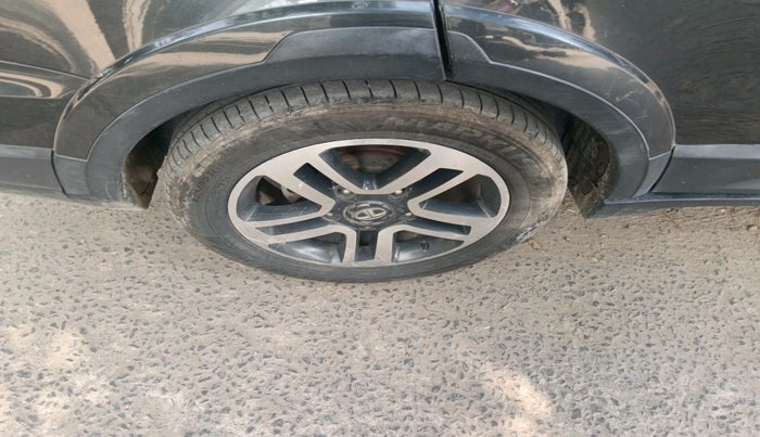 2018 Tata Hexa XT 4X2 7 STR, Diesel, Manual, 1,85,124 km, tyre