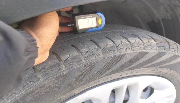 2022 KIA CARENS PRESTIGE 1.5 PETROL 7 STR, Petrol, Manual, 33,217 km, tyre