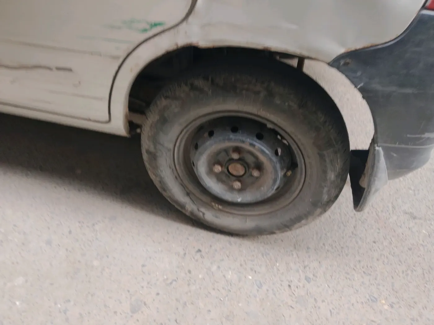 2011 Maruti Alto LXI CNG, CNG, Manual, 70,718 km, tyre