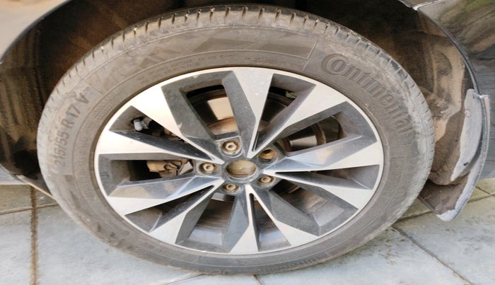 2020 Skoda Superb L&K 2.0 TSI AT, Petrol, Automatic, 93,644 km, tyre