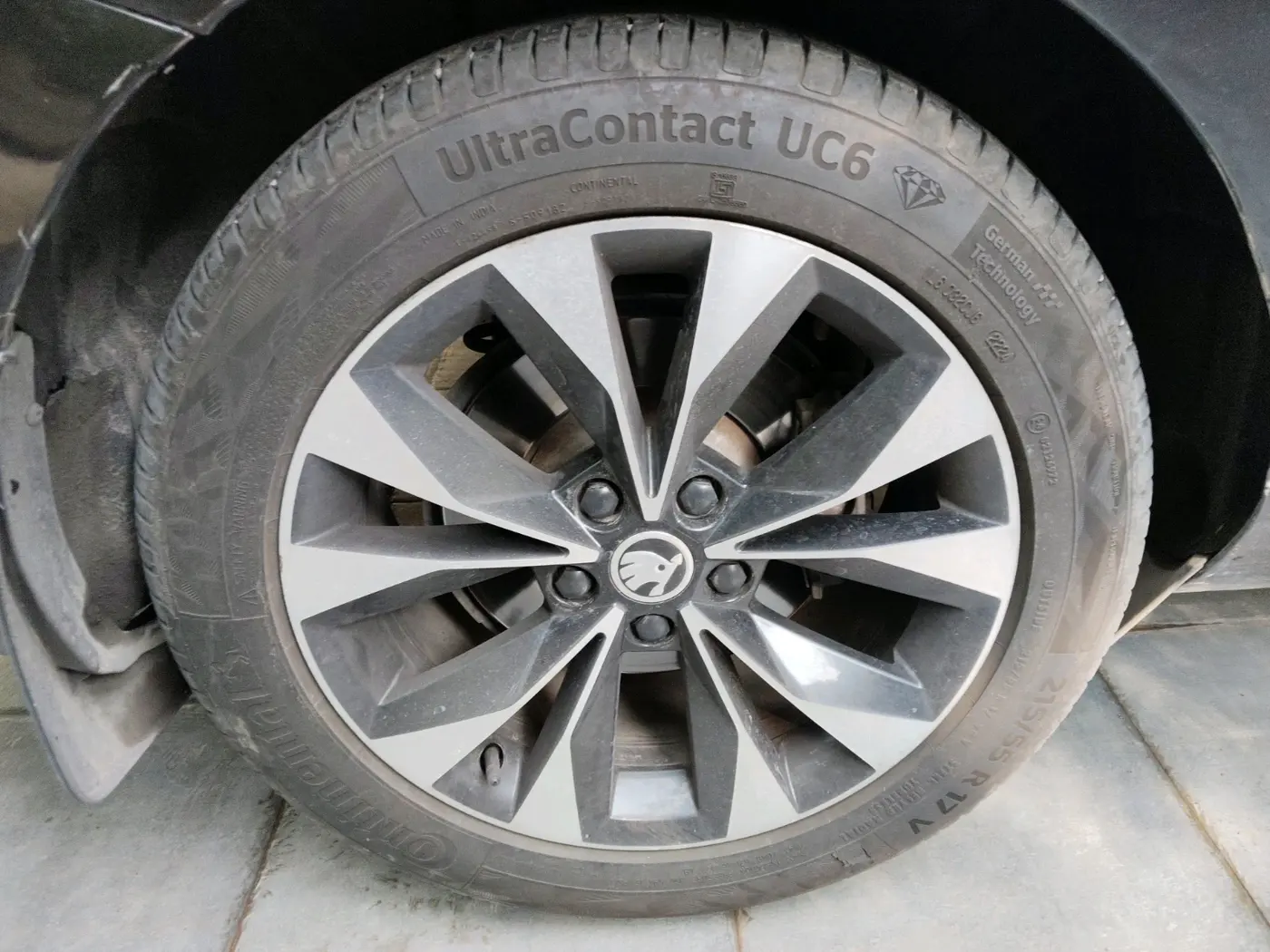 2020 Skoda Superb L&K 2.0 TSI AT, Petrol, Automatic, 93,644 km, tyre